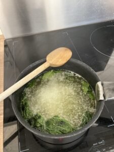 sirop de menthe dans la casserole